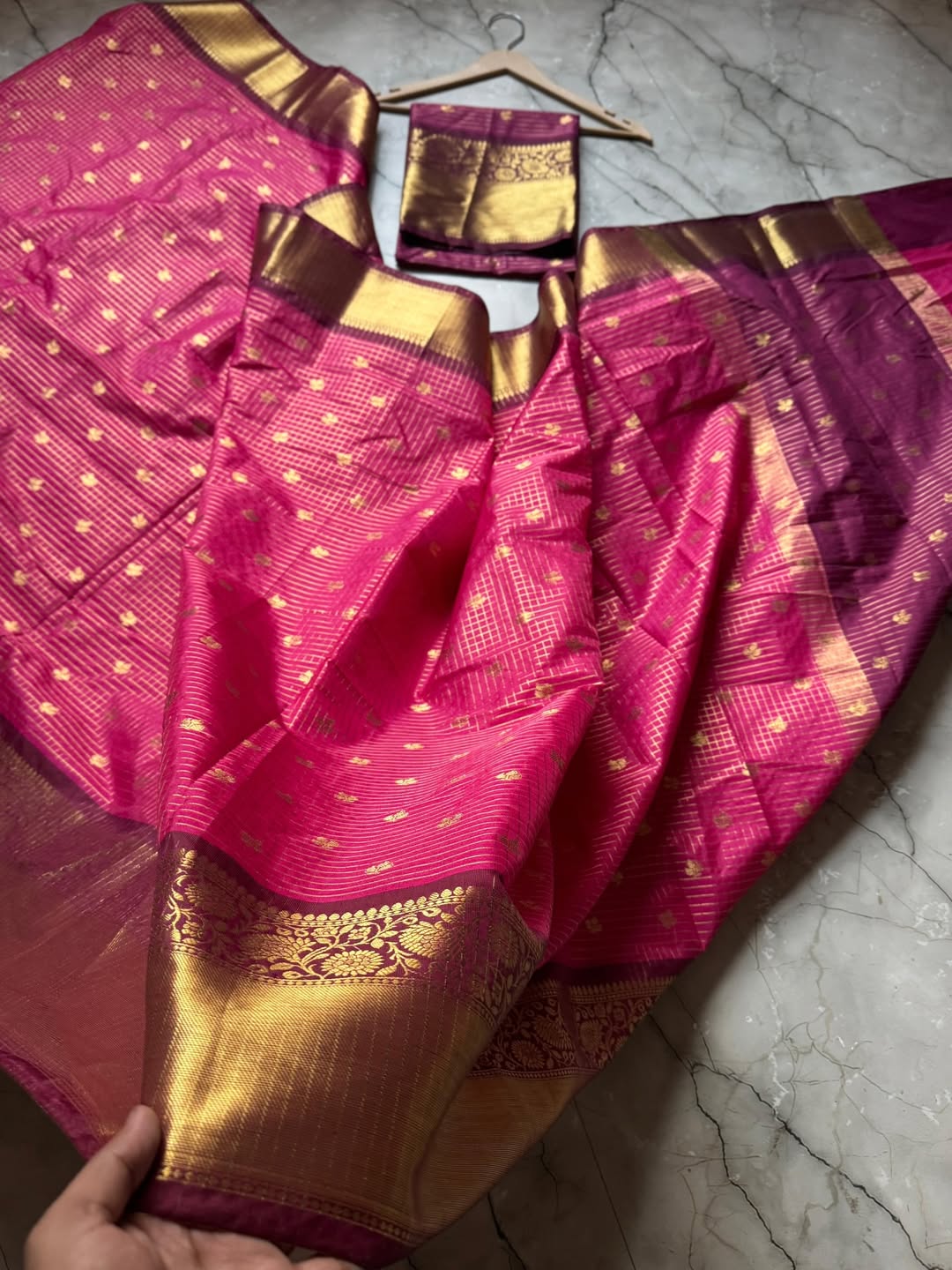 Arresting Dark Pink Soft Silk Saree With Quixotic Blouse Piece