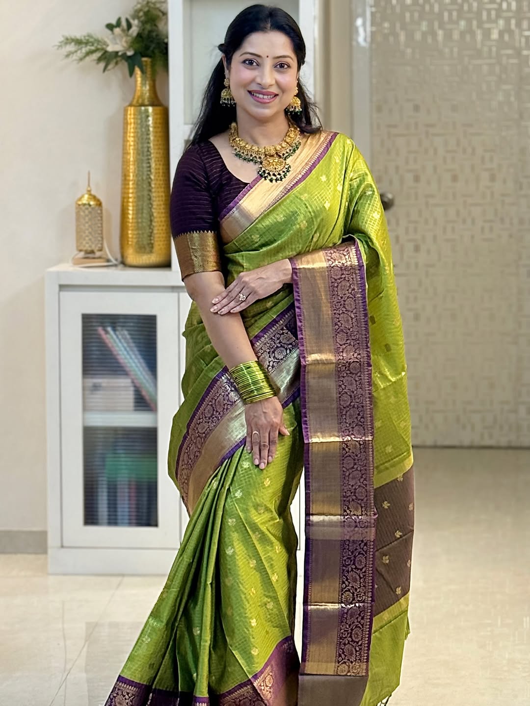 Flamboyant Green Soft Silk Saree With Forbearance Blouse Piece