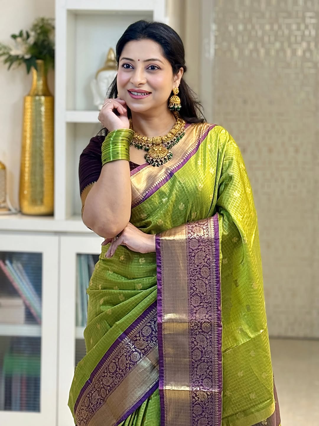 Flamboyant Green Soft Silk Saree With Forbearance Blouse Piece