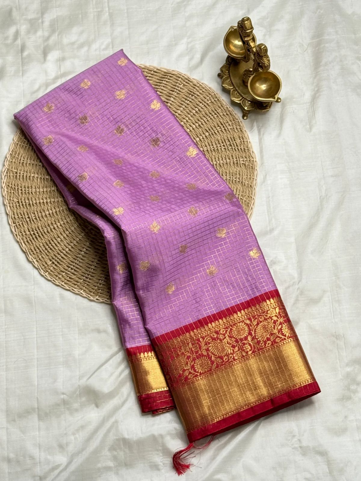 Woebegone Lavender Soft Silk Saree With Mellifluous Blouse Piece