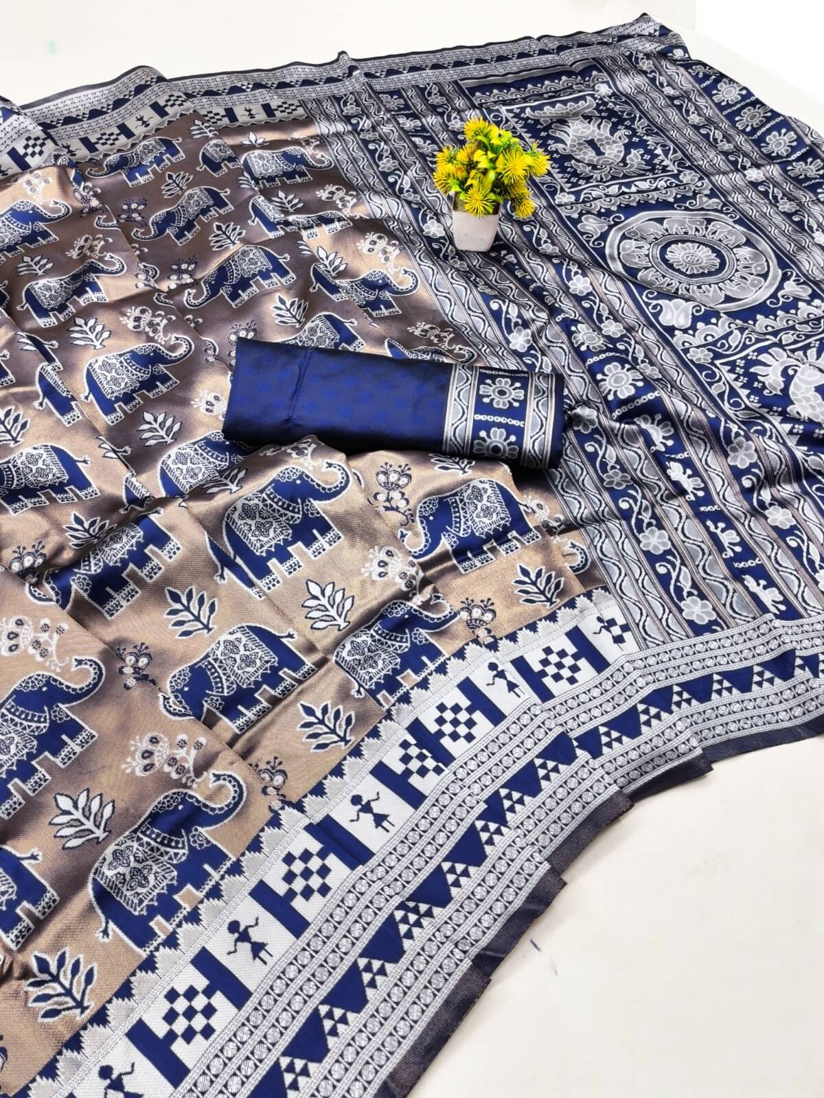 Captivating Blue Pure Zari Weaving Banarasi Silk Saree With Arresting Blouse Piece