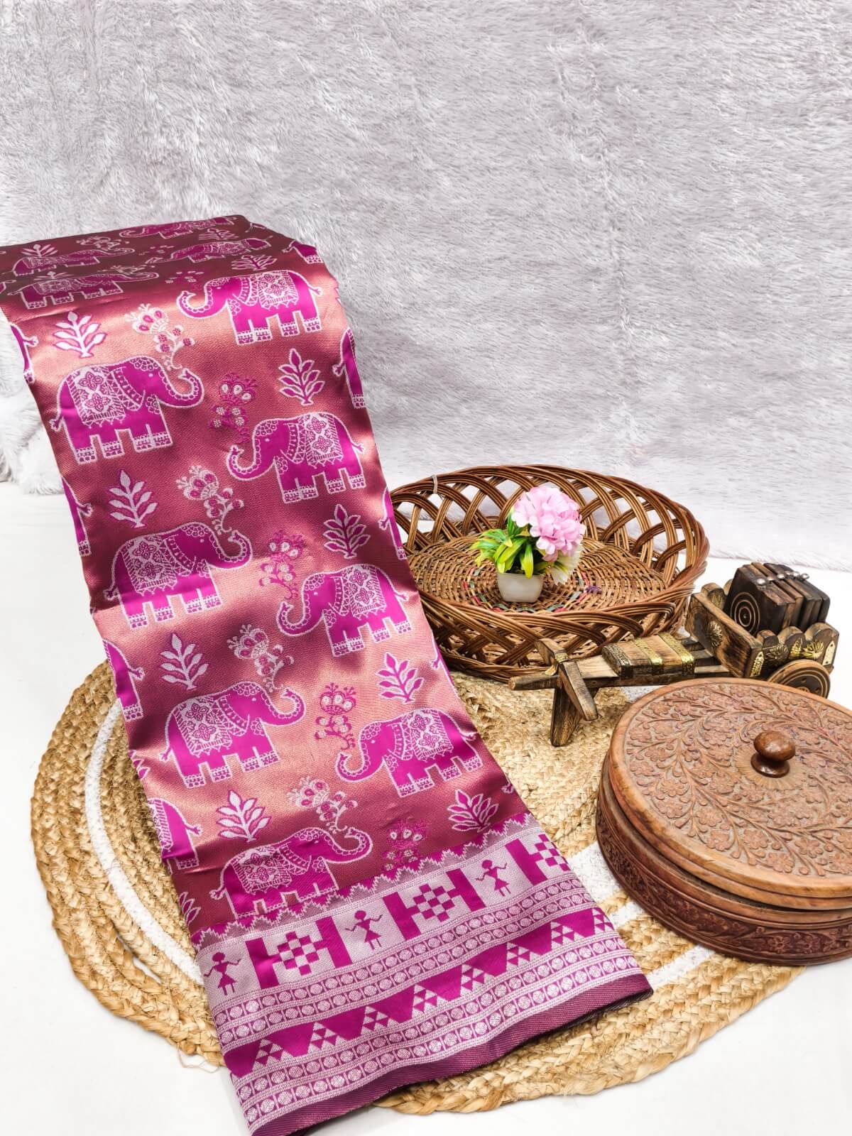 Luxuriant Pink Pure Zari Weaving Banarasi Silk Saree With Beleaguer Blouse Piece