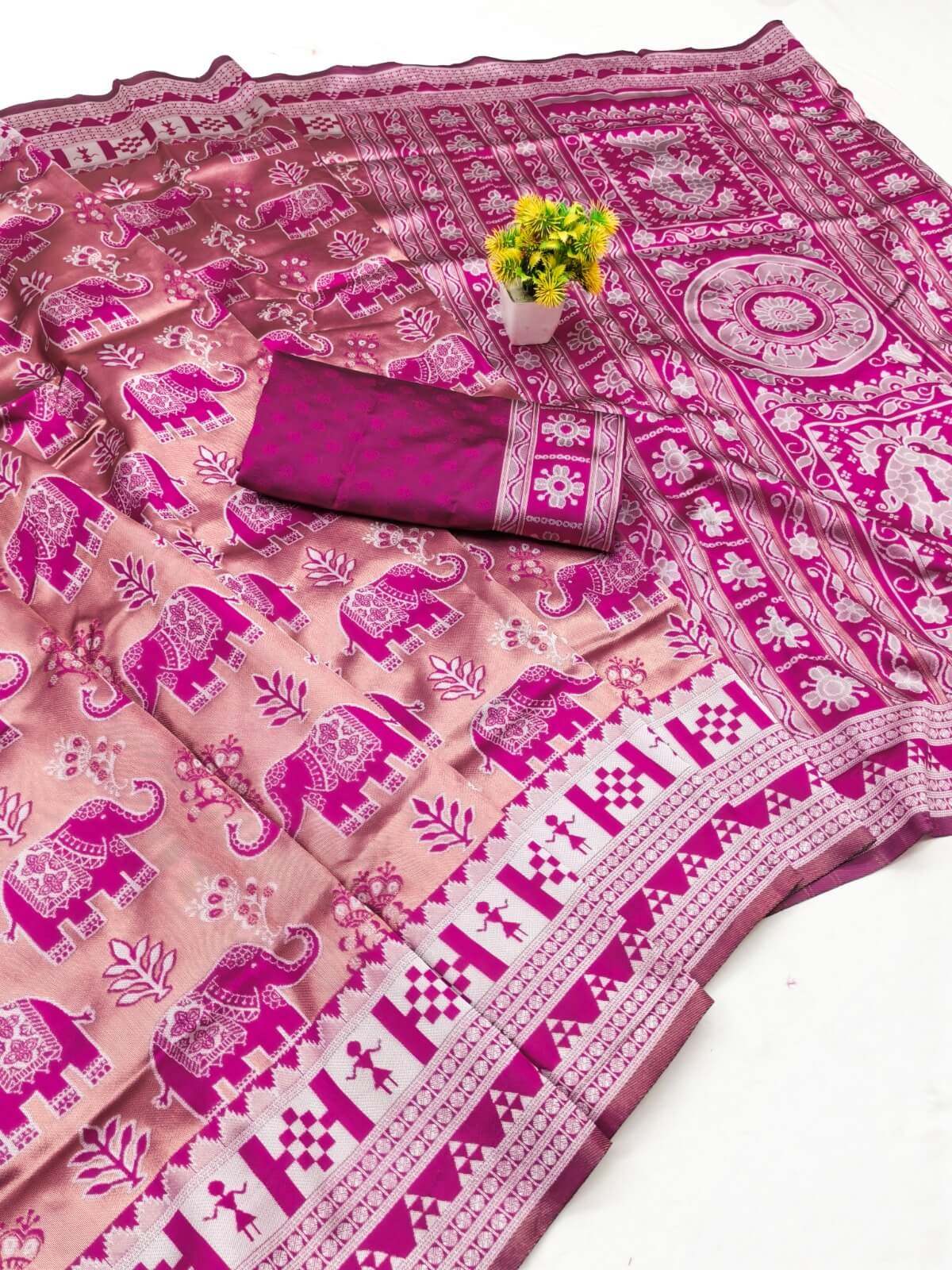 Luxuriant Pink Pure Zari Weaving Banarasi Silk Saree With Beleaguer Blouse Piece