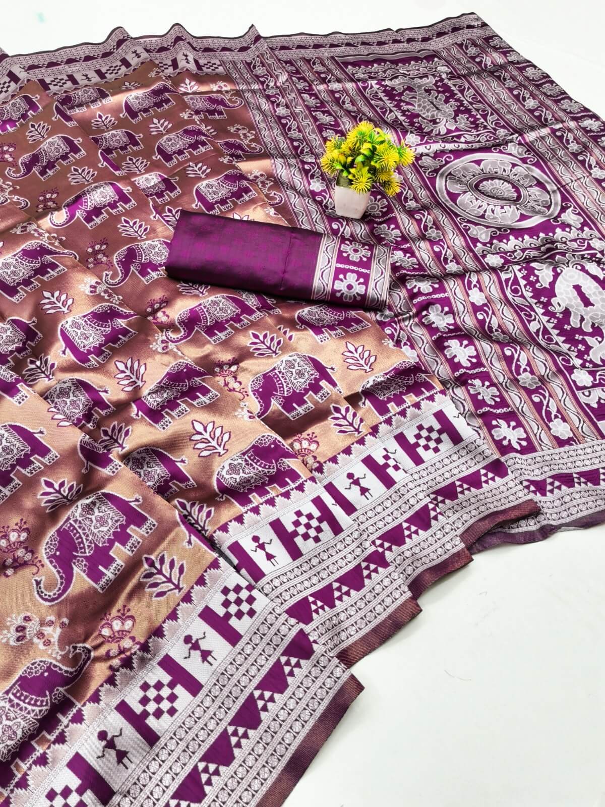 Engaging Purple Pure Zari Weaving Banarasi Silk Saree With Smart Blouse Piece