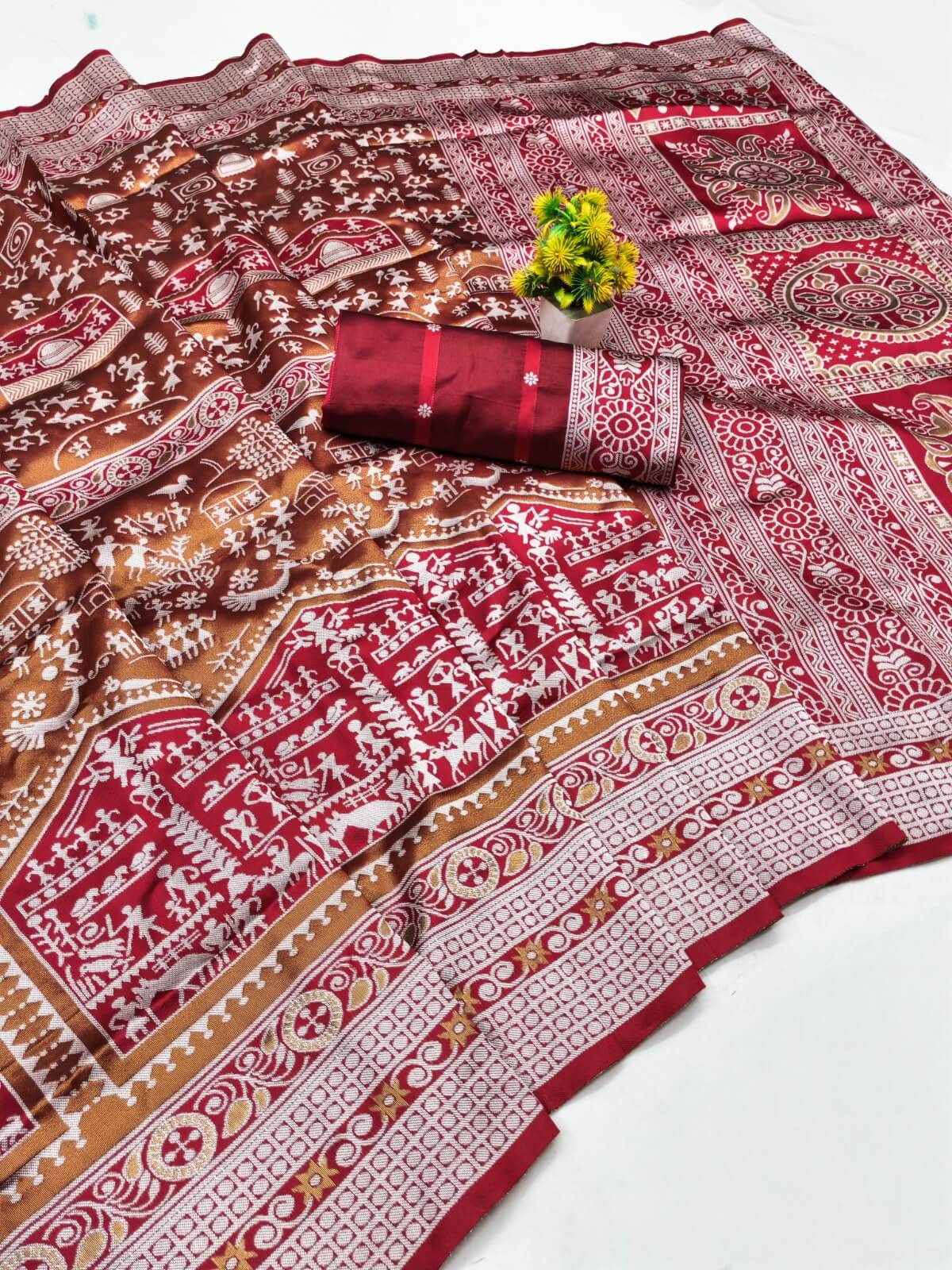 Beauteous Maroon Pure Zari Weaving Banarasi Silk Saree With Denouement Blouse Piece