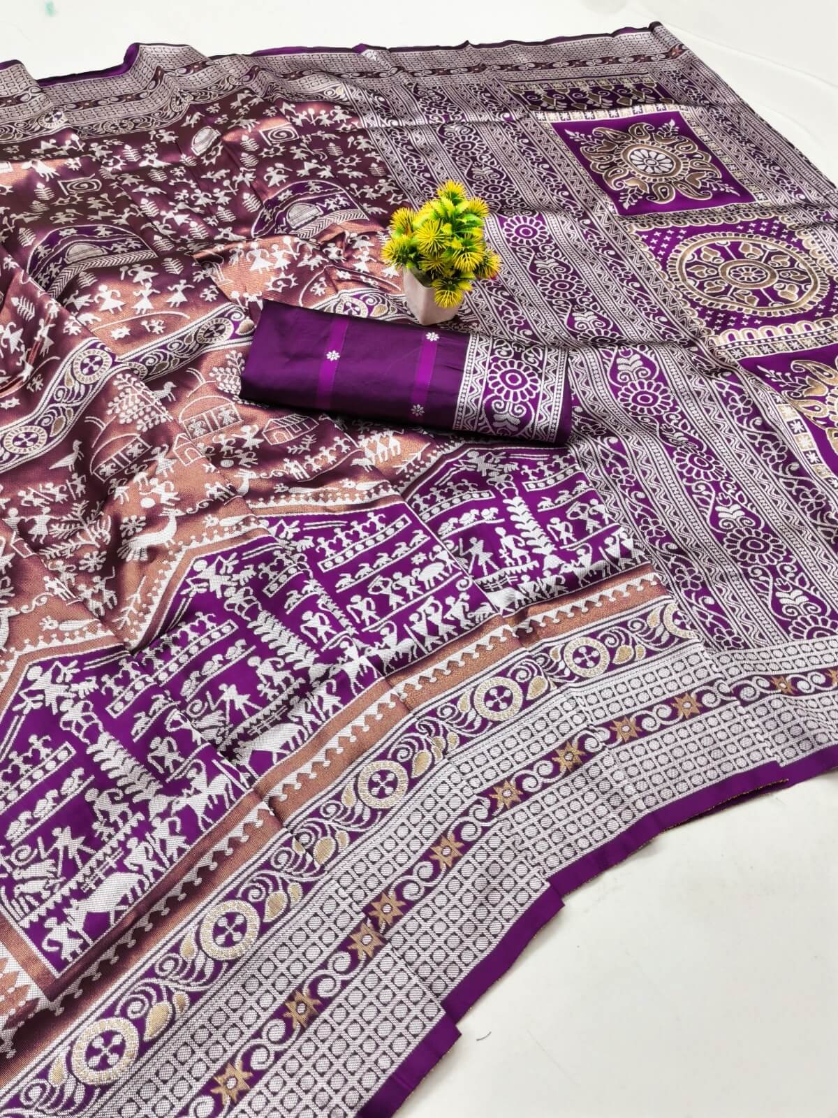 Inimitable Purple Pure Zari Weaving Banarasi Silk Saree With Delectable Blouse Piece