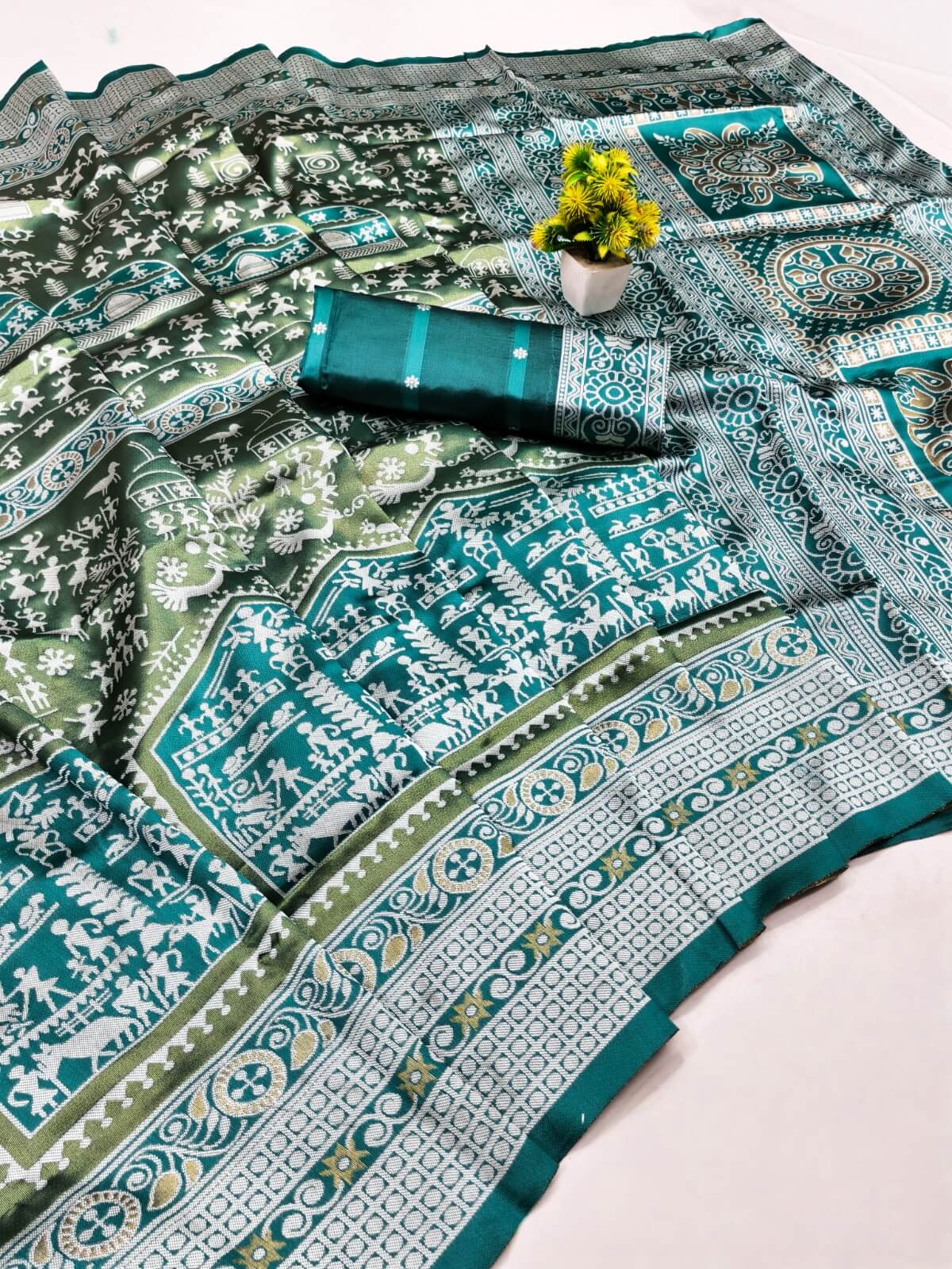 Divine Rama Pure Zari Weaving Banarasi Silk Saree With Vibrant Blouse Piece