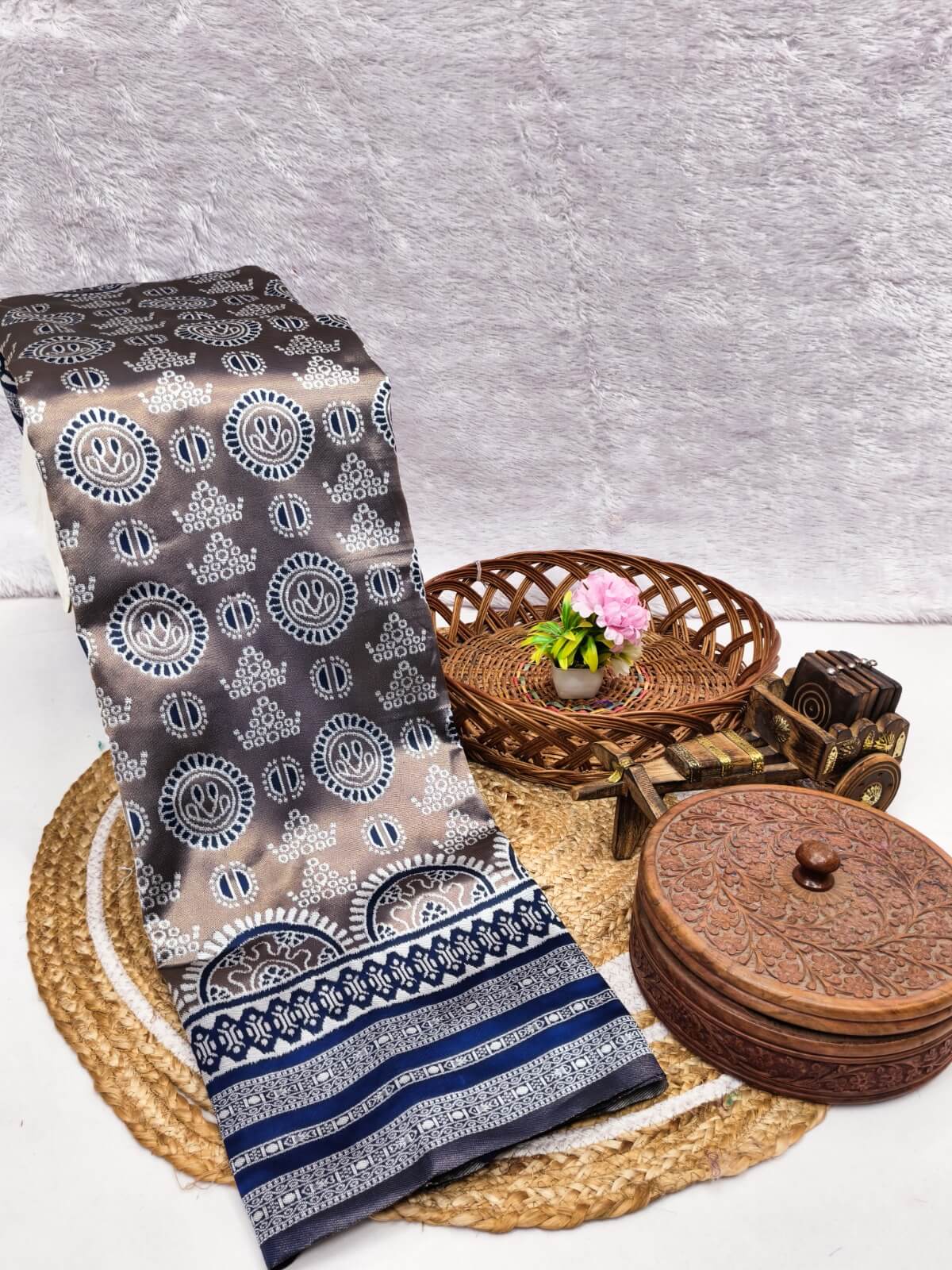 Imbrication Blue Pure Zari Weaving Banarasi Silk Saree With Evocative Blouse Piece