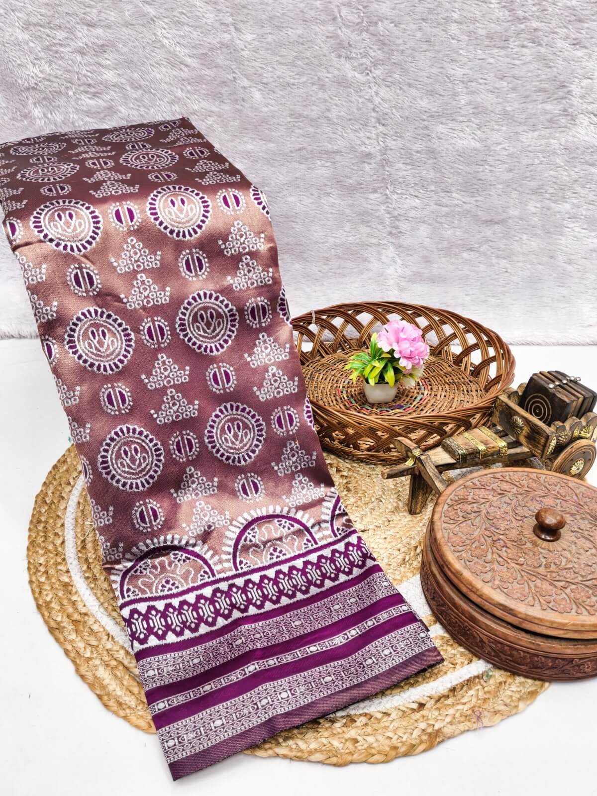 Sizzling Purple Pure Zari Weaving Banarasi Silk Saree With Vestigial Blouse Piece
