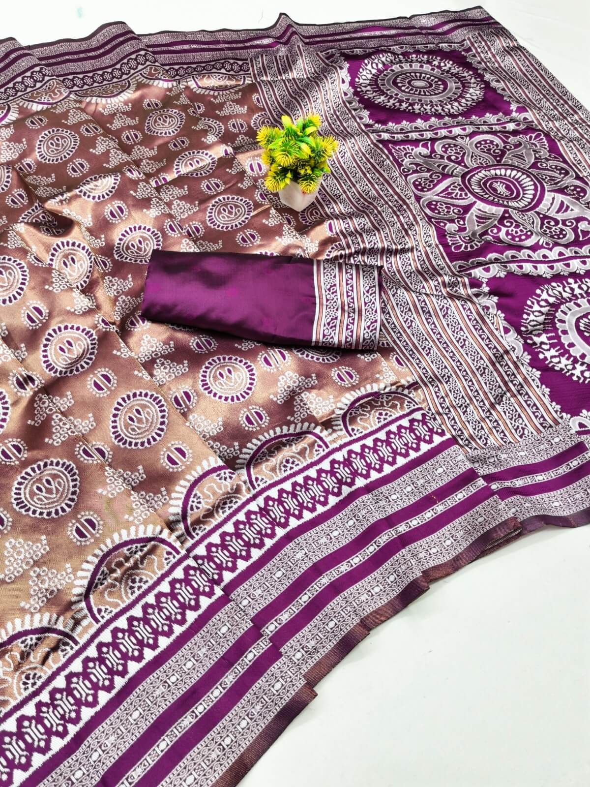 Sizzling Purple Pure Zari Weaving Banarasi Silk Saree With Vestigial Blouse Piece