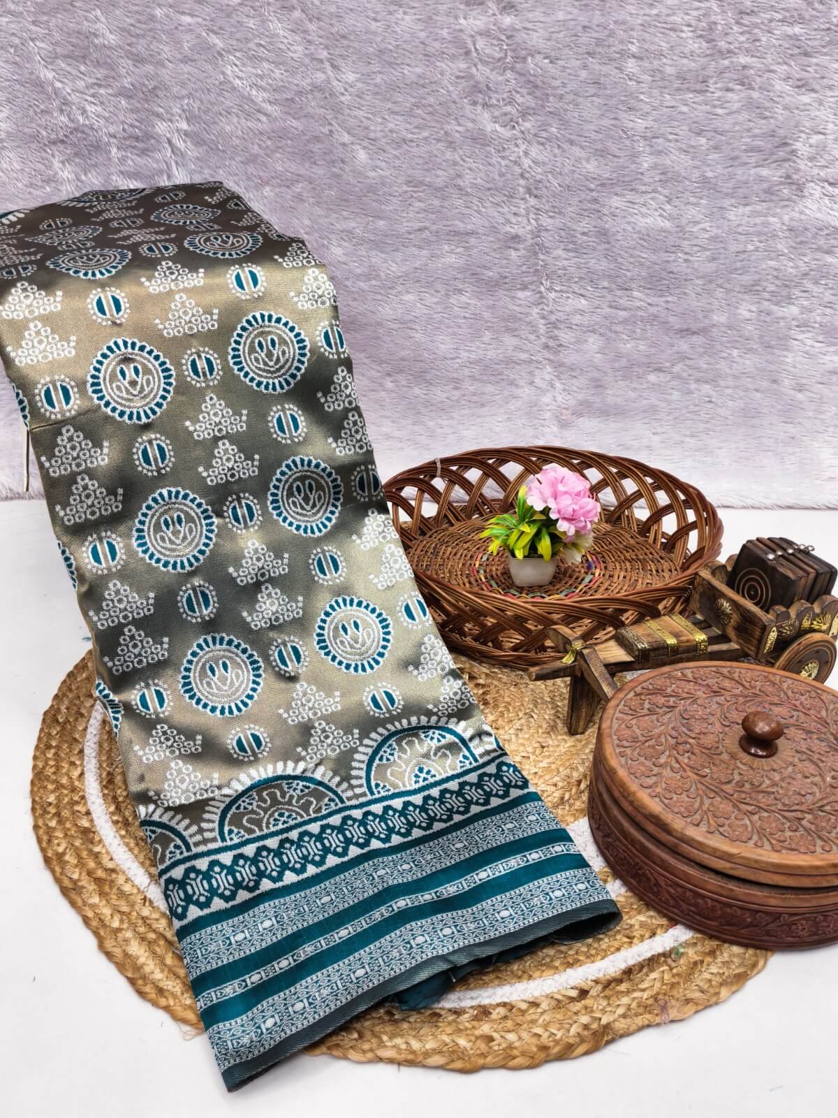 Amazing Rama Pure Zari Weaving Banarasi Silk Saree With Excellent Blouse Piece