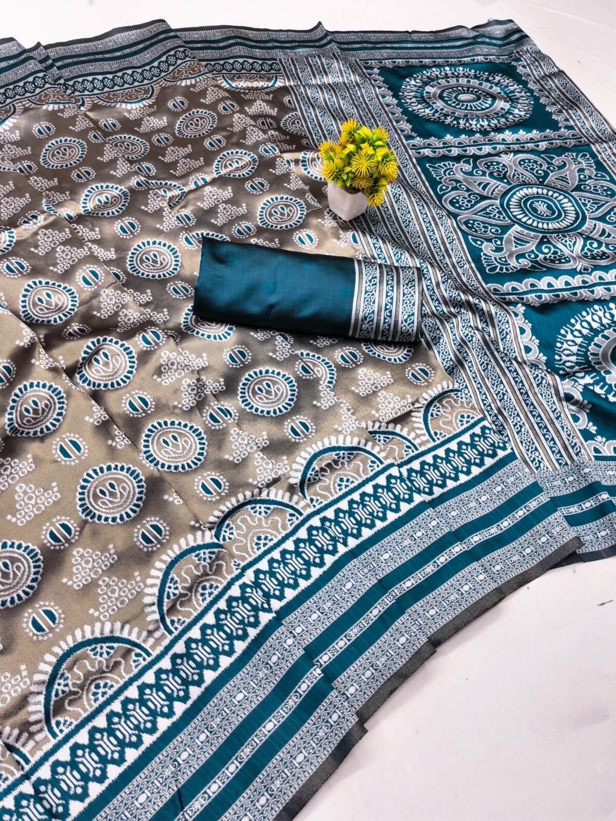 Amazing Rama Pure Zari Weaving Banarasi Silk Saree With Excellent Blouse Piece