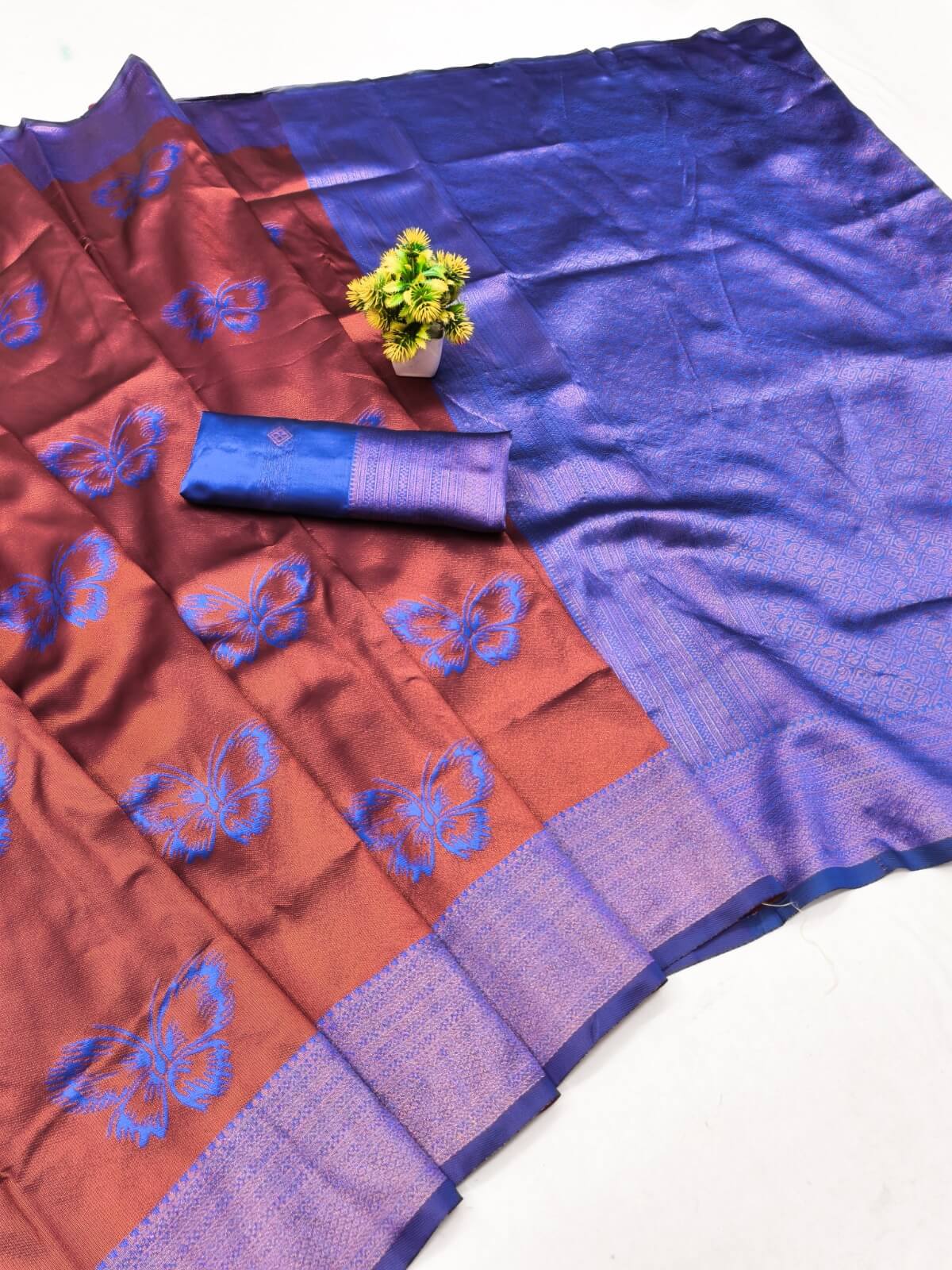Engrossing Maroon Pure Zari Weaving Banarasi Silk Saree With Sonorous Blouse Piece