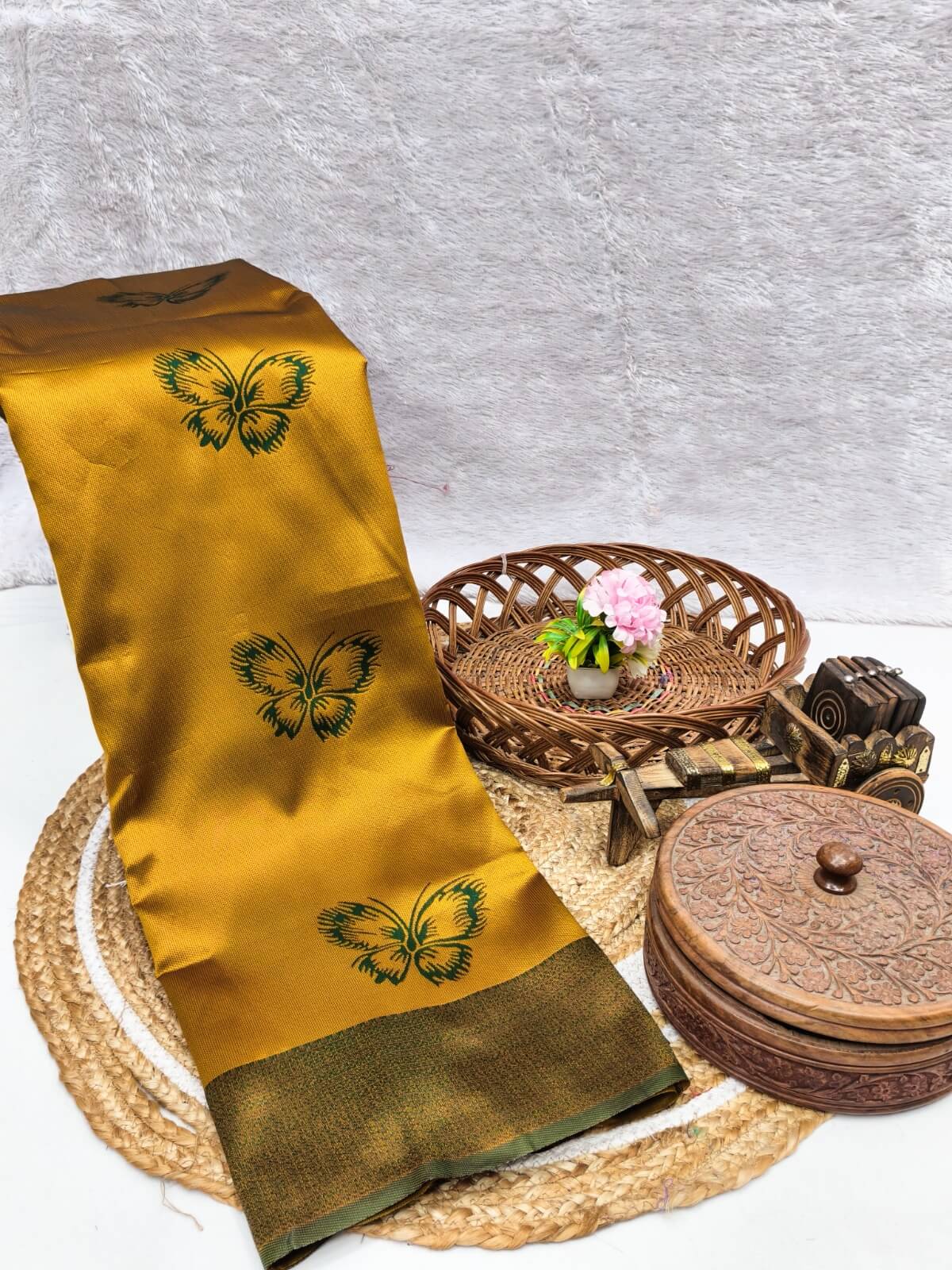 Proficient Yellow Pure Zari Weaving Banarasi Silk Saree With Amiable Blouse Piece