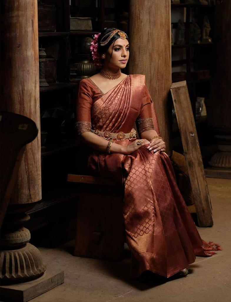 Arresting Brown Soft Silk Saree With Engrossing Blouse Piece