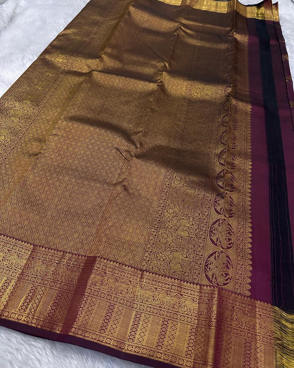 Capricious Purple Soft Banarasi Silk Saree With Demanding Blouse Piece