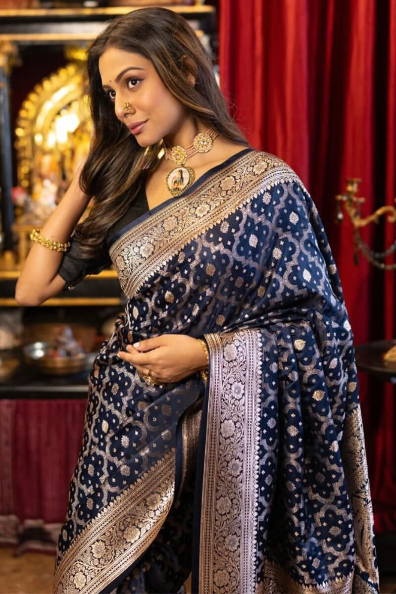 Exemplary Navy Blue Soft Banarasi Silk Saree With Panoply Blouse Piece