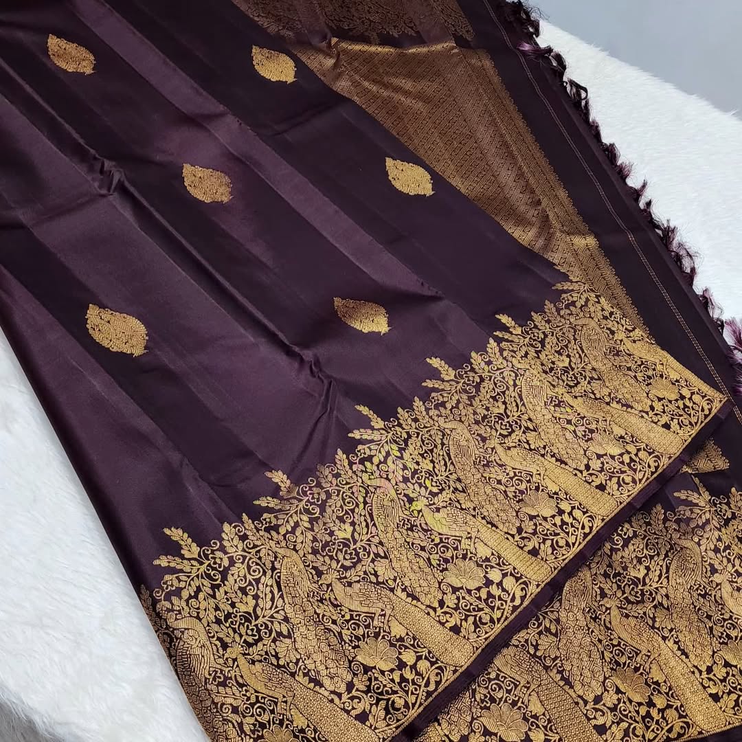Adorning Purple Soft Banarasi Silk Saree With Classy Blouse Piece