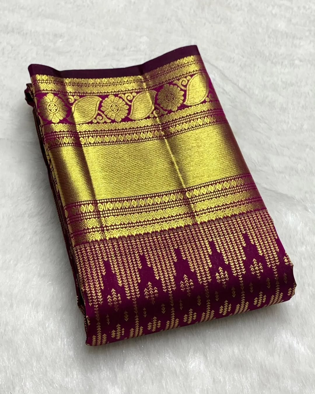 Entrancing Purple Soft Banarasi Silk Saree With Comely Blouse Piece