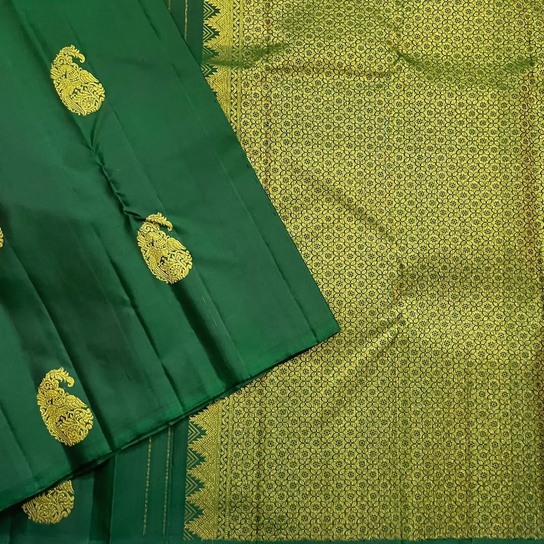 Unequalled Green Soft Banarasi Silk Saree With Designer Blouse Piece