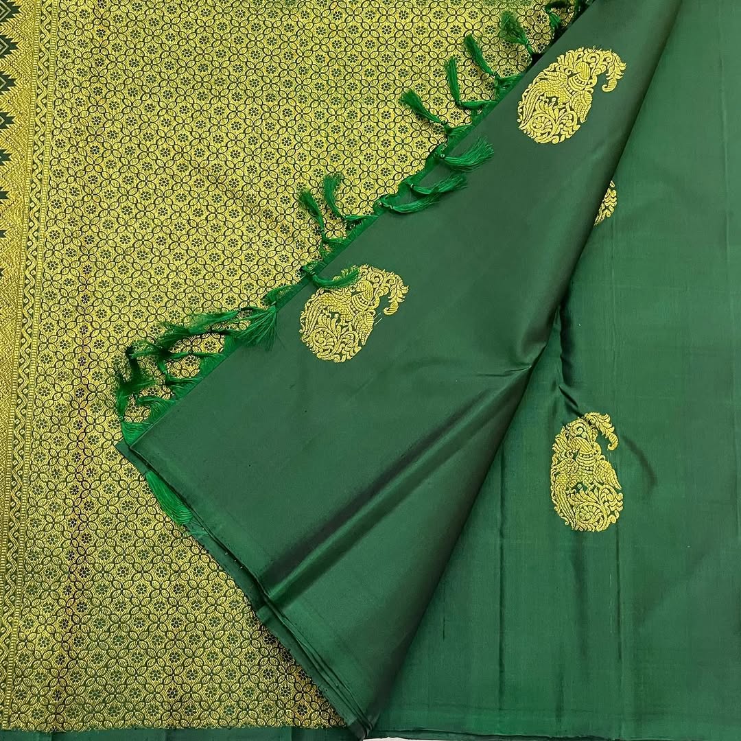 Unequalled Green Soft Banarasi Silk Saree With Designer Blouse Piece