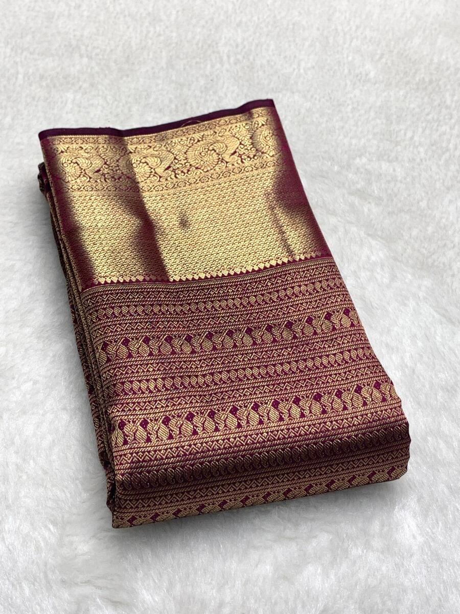 Transcendent Purple Soft Banarasi Silk Saree With Gratifying Blouse Piece