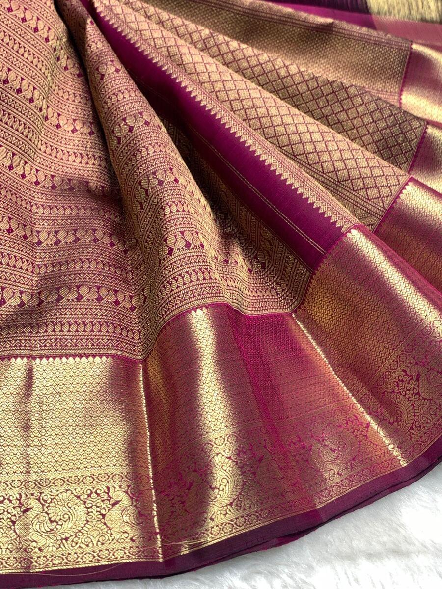 Transcendent Purple Soft Banarasi Silk Saree With Gratifying Blouse Piece