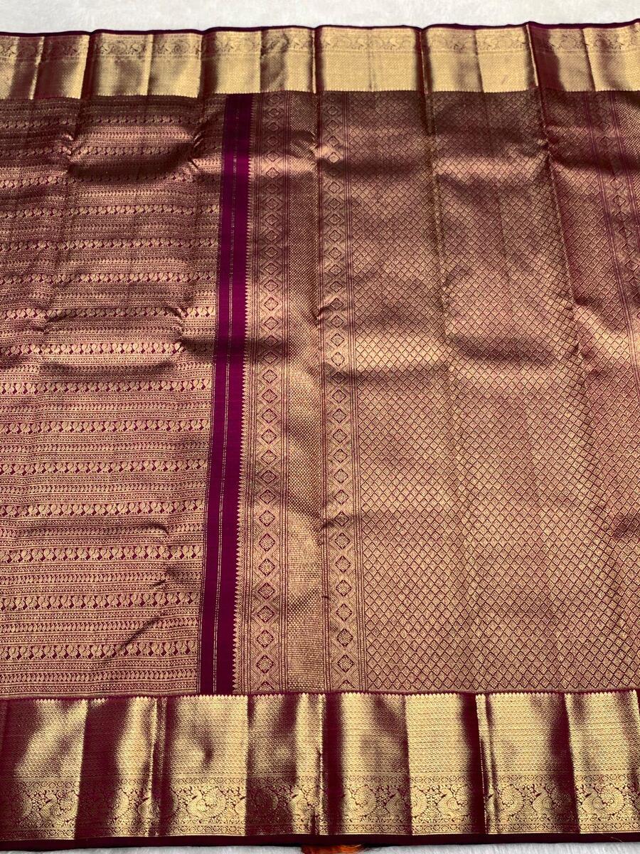 Transcendent Purple Soft Banarasi Silk Saree With Gratifying Blouse Piece