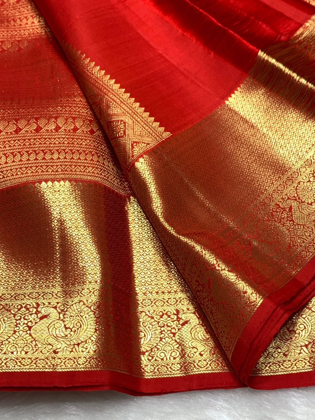 Exuberant Red Soft Banarasi Silk Saree With Smart Blouse Piece