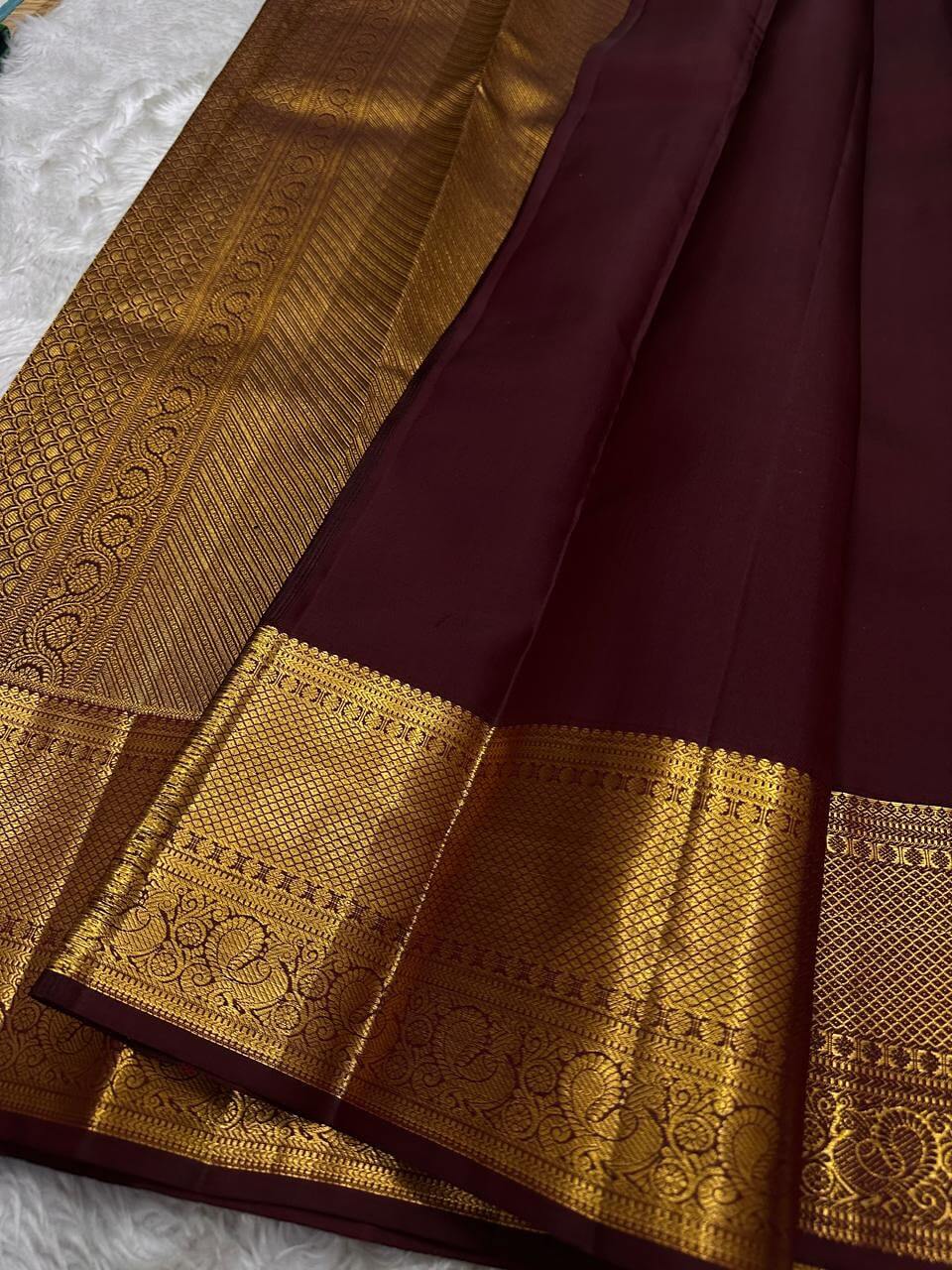 Splendiferous Wine Pure Zari Weaving Banarasi Silk Saree With Flamboyant Blouse Piece