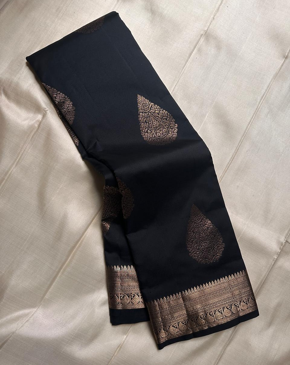 Forbearance Black Pure Zari Weaving Banarasi Silk Saree With Symmetrical Blouse Piece