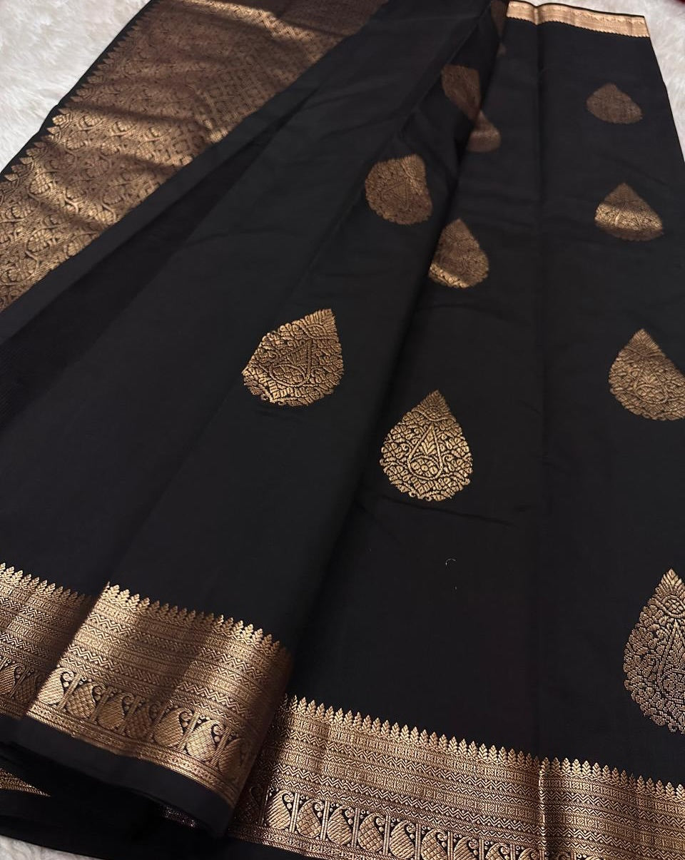 Forbearance Black Pure Zari Weaving Banarasi Silk Saree With Symmetrical Blouse Piece