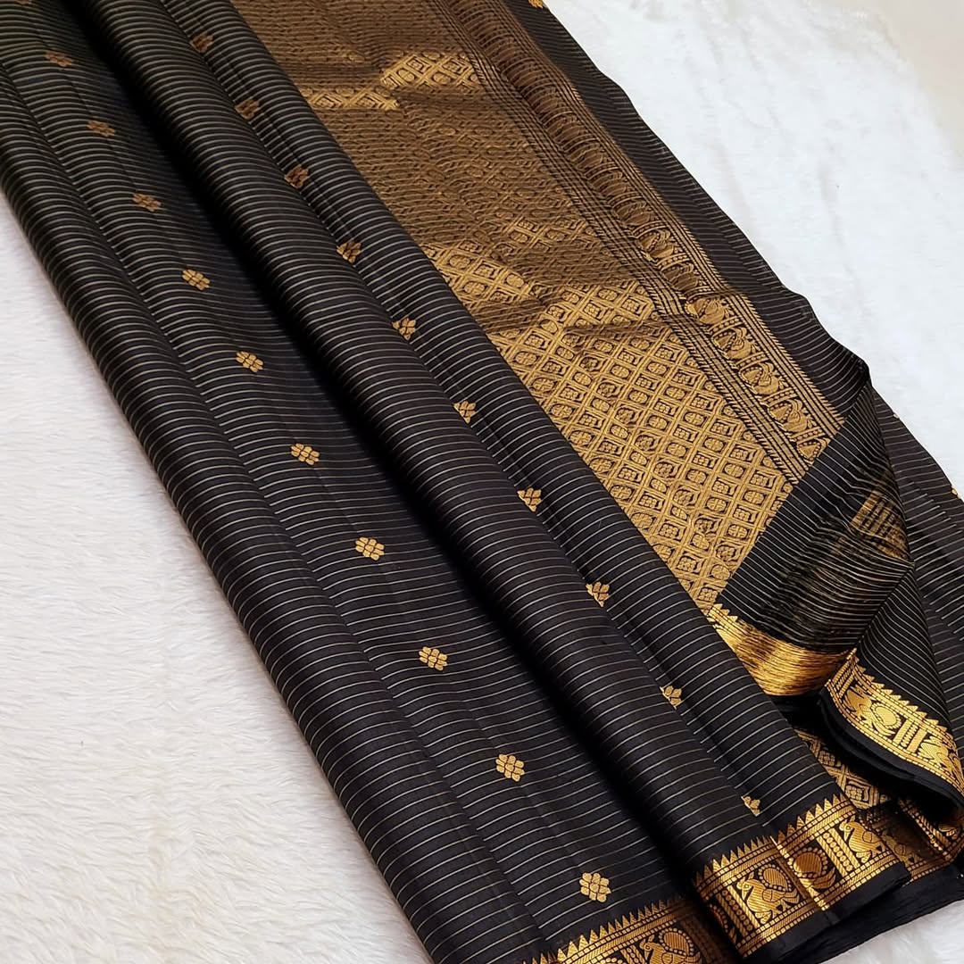 Exquisite Black Soft Silk Saree With Panache Blouse Piece