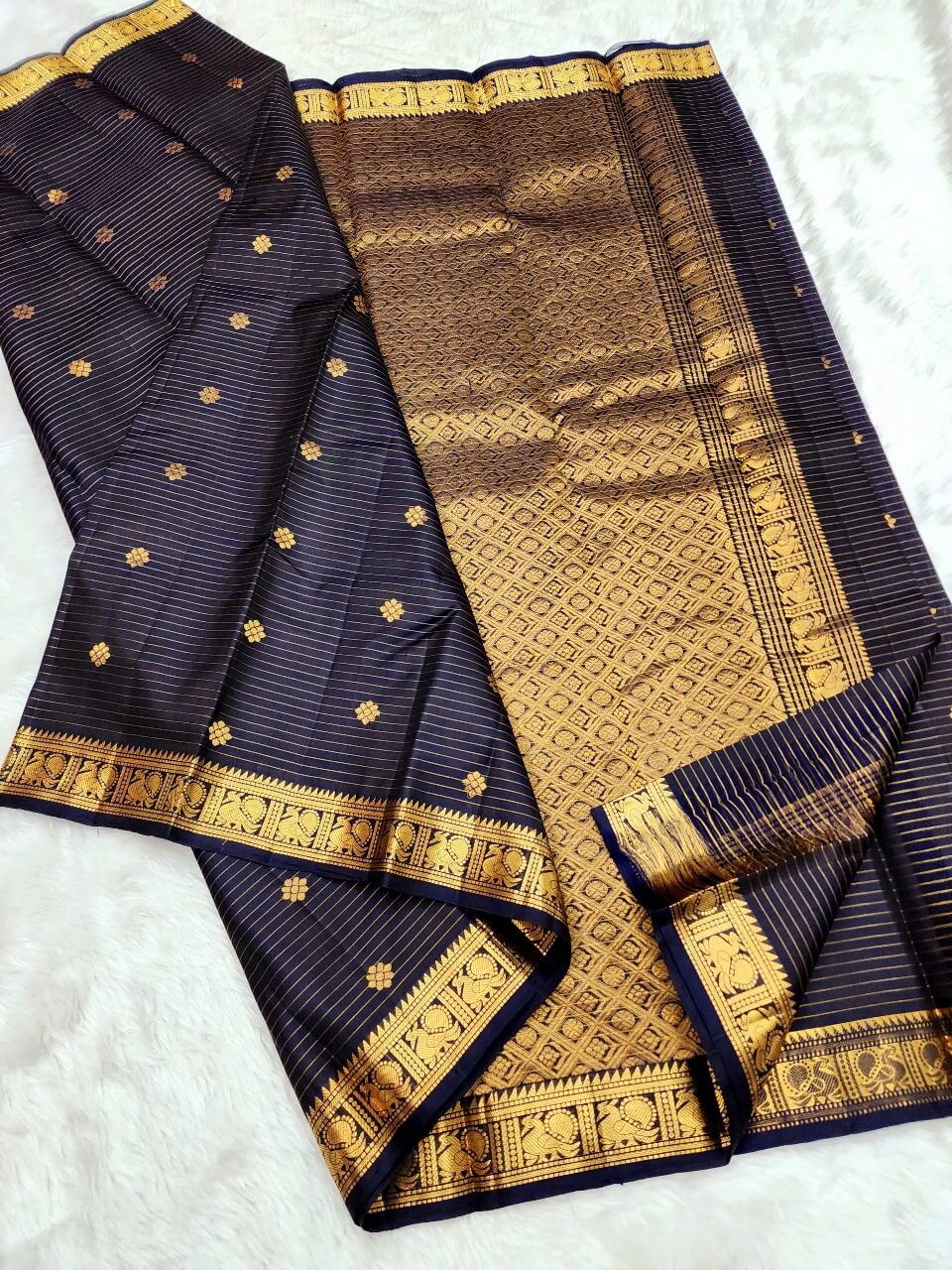 Exquisite Black Soft Silk Saree With Panache Blouse Piece