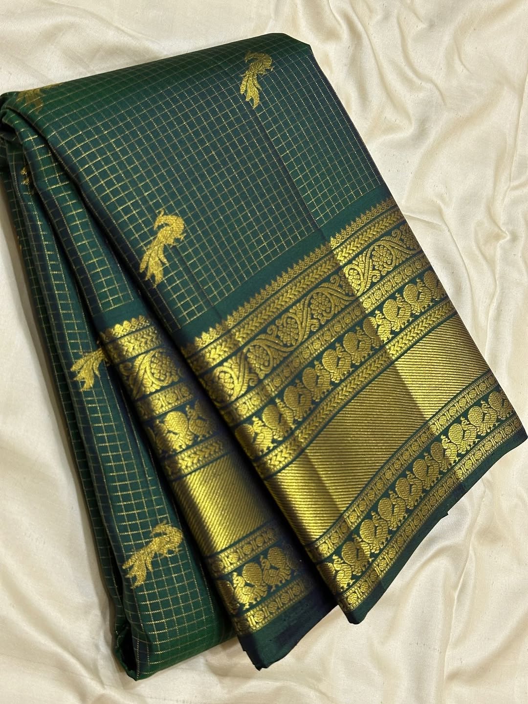 Divine Dark Green Pure Zari Weaving Banarasi Silk Saree With Diaphanous Blouse Piece
