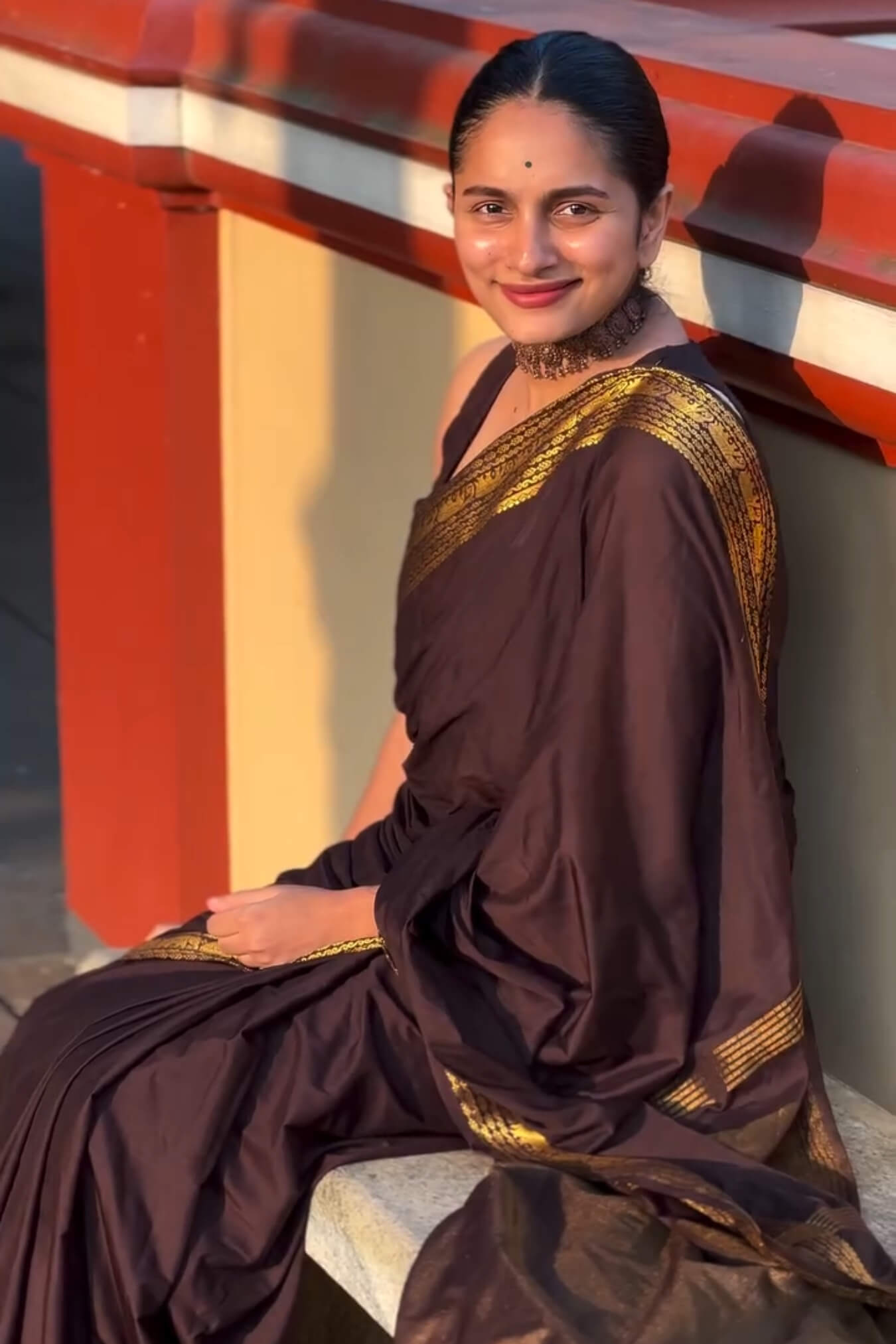 Evocative Brown Pure Zari Weaving Banarasi Silk Saree With Verdant Blouse Piece