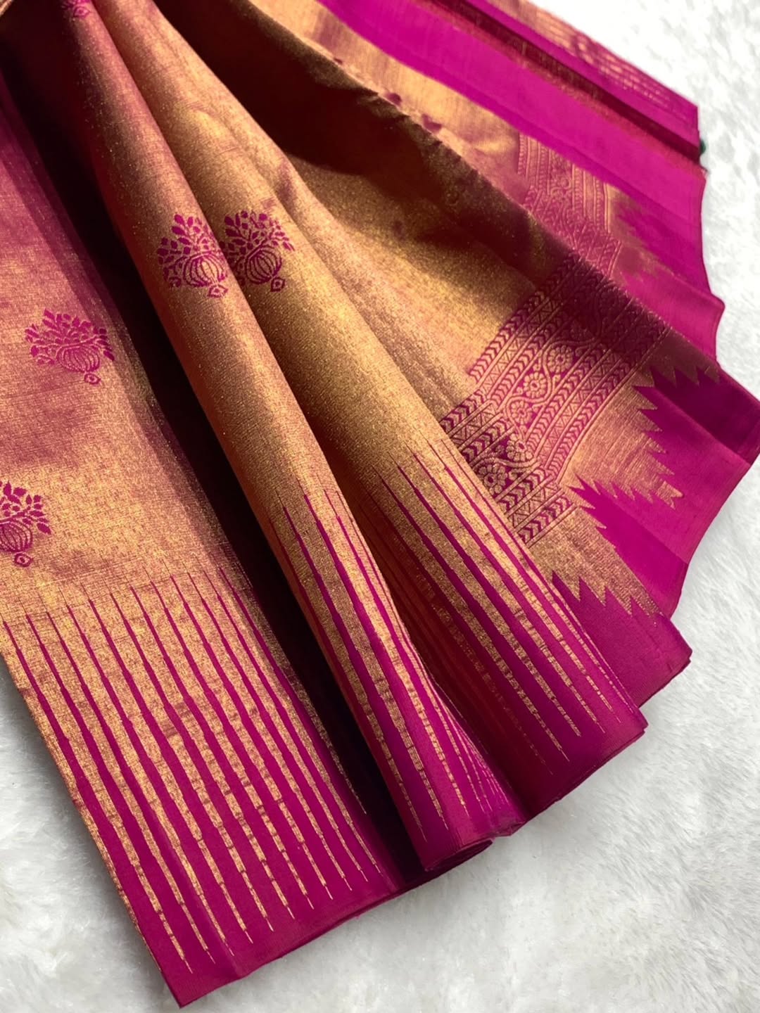 Prominent Dark Pink Pure Zari Weaving Banarasi Silk Saree With Palimpsest Blouse Piece