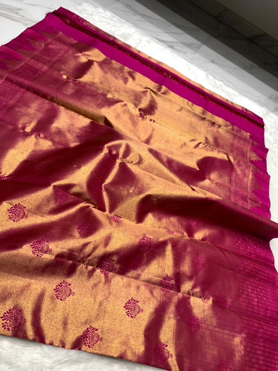 Prominent Dark Pink Pure Zari Weaving Banarasi Silk Saree With Palimpsest Blouse Piece