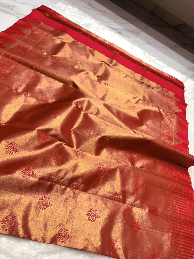 Luminous Red Pure Zari Weaving Banarasi Silk Saree With Snappy Blouse Piece