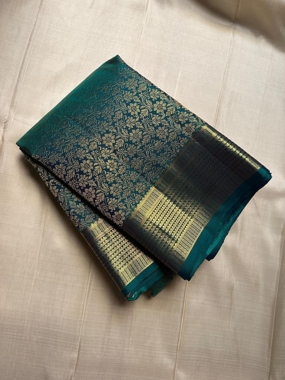 Sempiternal Rama Pure Zari Weaving Banarasi Silk Saree With Refreshing Blouse Piece