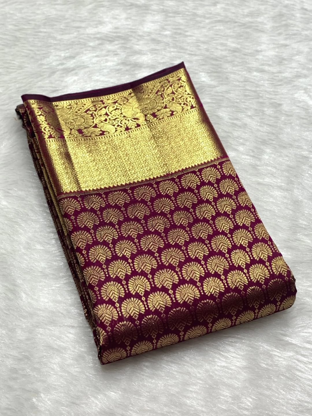 Extraordinary Purple Pure Zari Weaving Banarasi Silk Saree With Supernal Blouse Piece