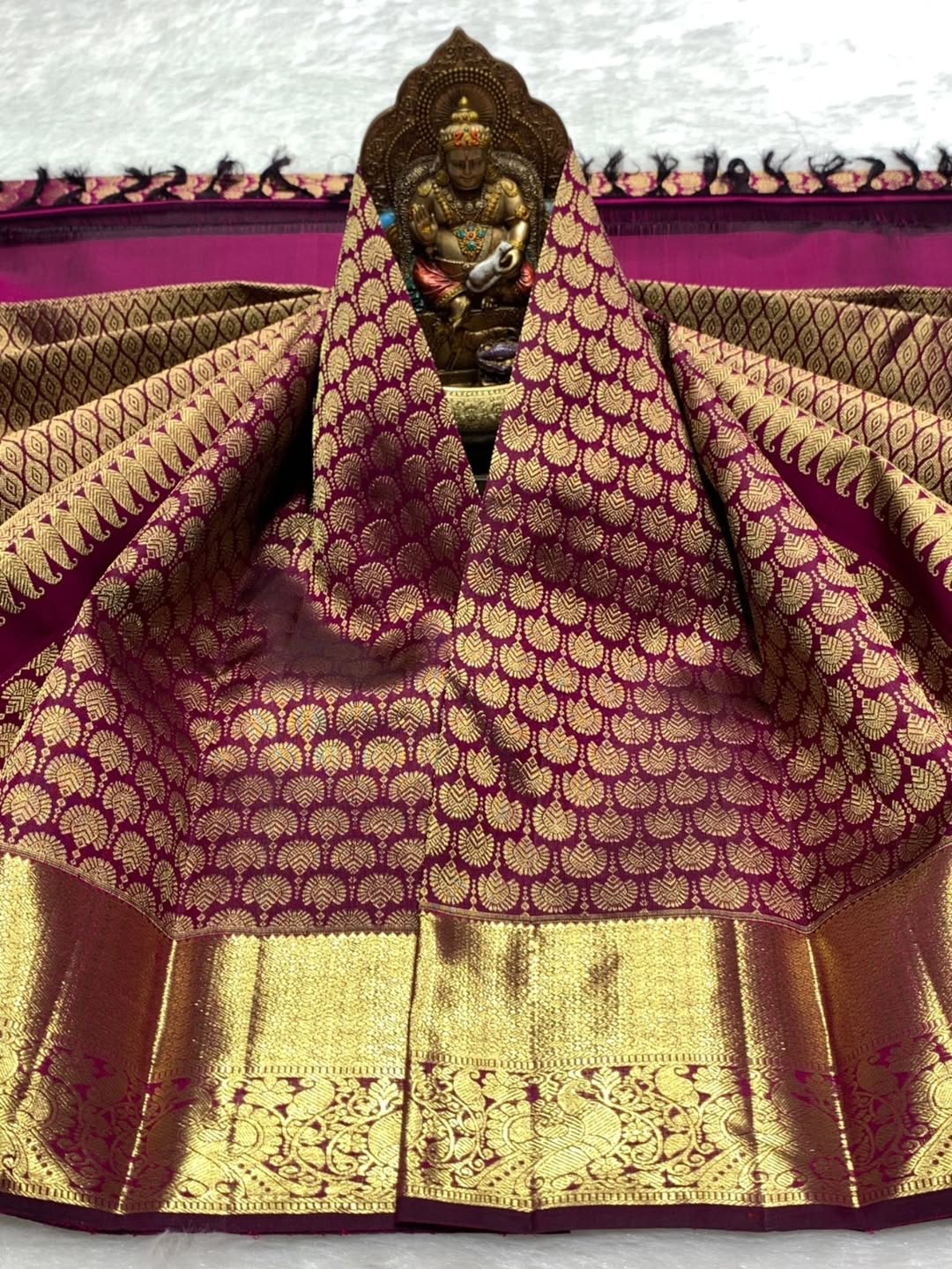 Extraordinary Purple Pure Zari Weaving Banarasi Silk Saree With Supernal Blouse Piece