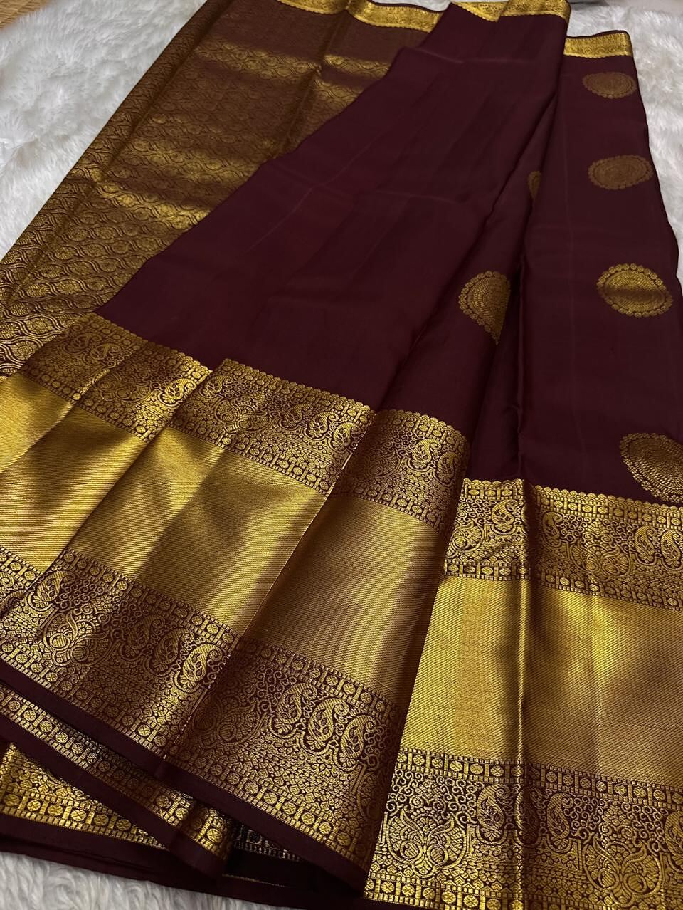 Vestigial Wine Pure Zari Weaving Banarasi Silk Saree With Mesmerising Blouse Piece