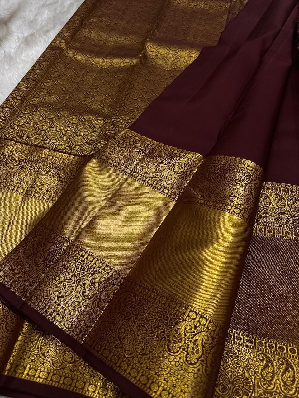Vestigial Wine Pure Zari Weaving Banarasi Silk Saree With Mesmerising Blouse Piece
