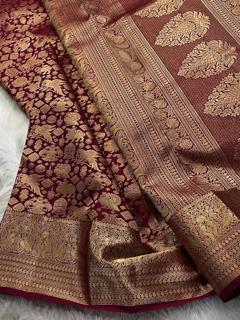 Appealing Wine Pure Zari Weaving Banarasi Silk Saree With Lissome Blouse Piece