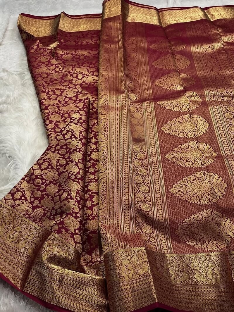 Appealing Wine Pure Zari Weaving Banarasi Silk Saree With Lissome Blouse Piece