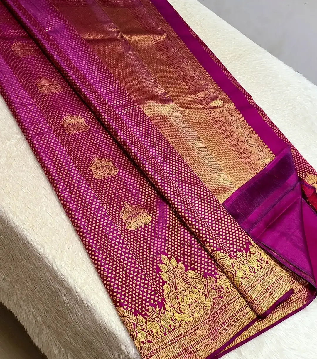 Hypnotic Dark Pink Pure Zari Weaving Banarasi Silk Saree With Desiring Blouse Piece