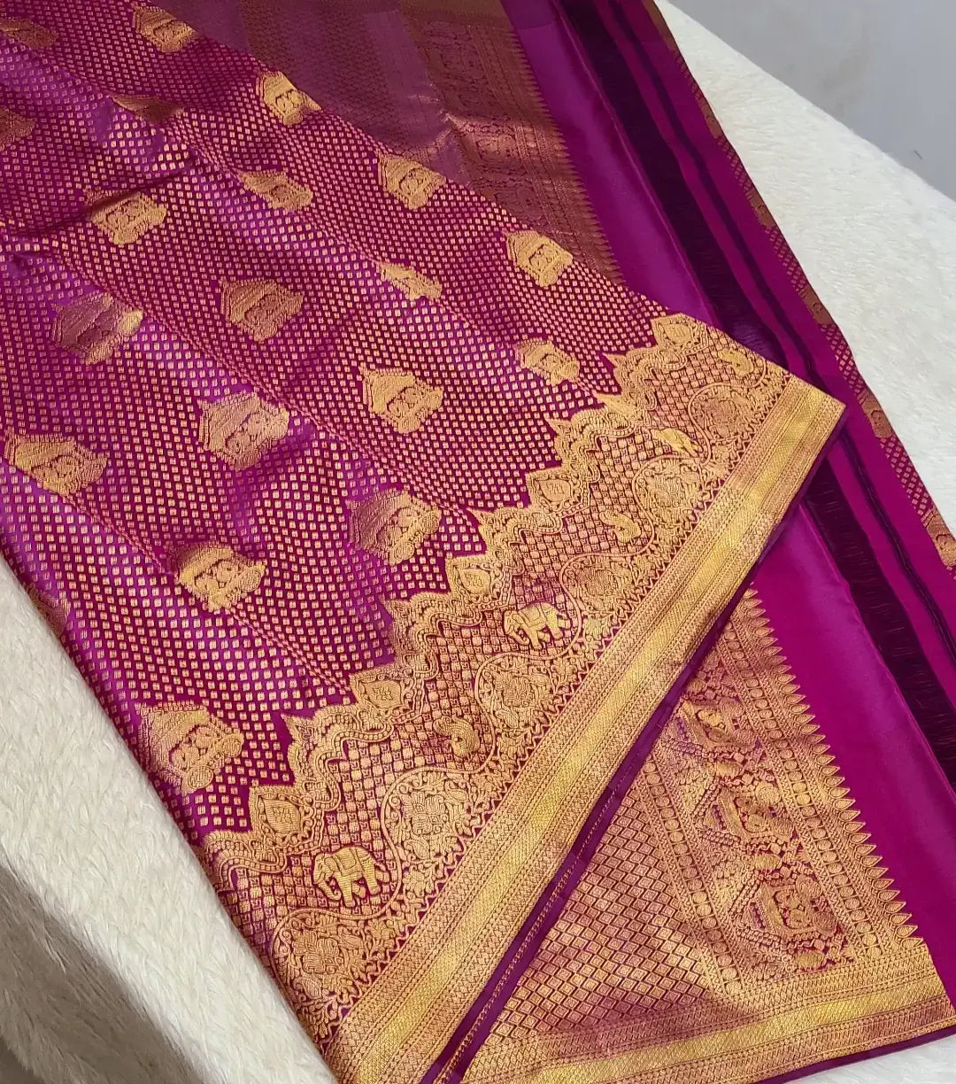 Hypnotic Dark Pink Pure Zari Weaving Banarasi Silk Saree With Desiring Blouse Piece