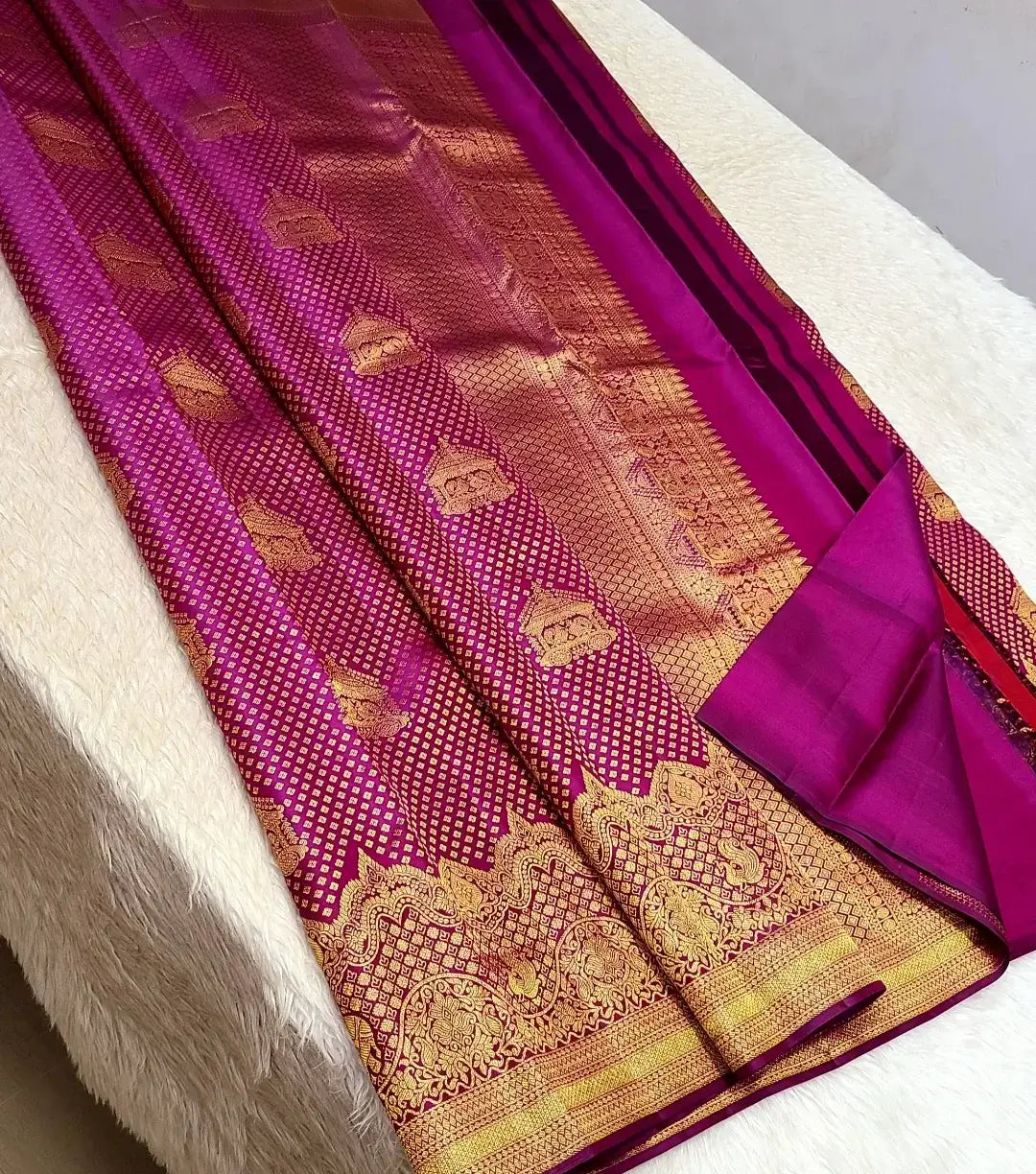 Hypnotic Dark Pink Pure Zari Weaving Banarasi Silk Saree With Desiring Blouse Piece