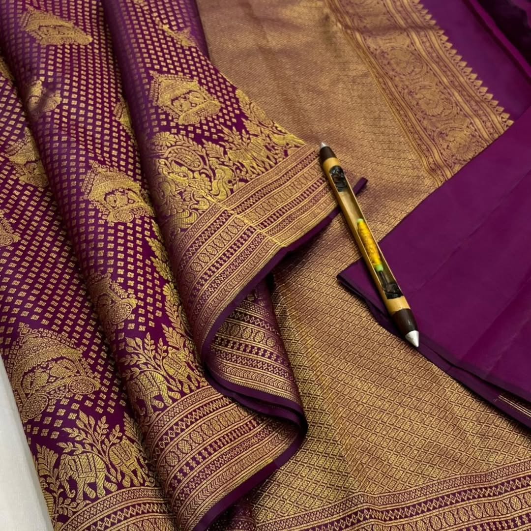 Seraphic Purple Pure Zari Weaving Banarasi Silk Saree With Adoring Blouse Piece